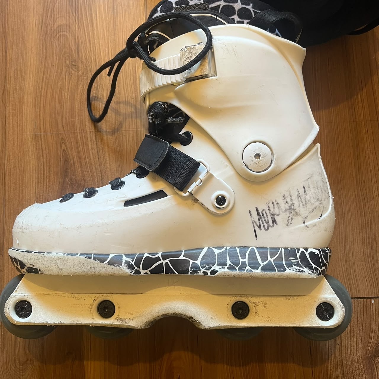 USD - Farmer Sway Aggressive Inline Skate (EU39-40 / USED)