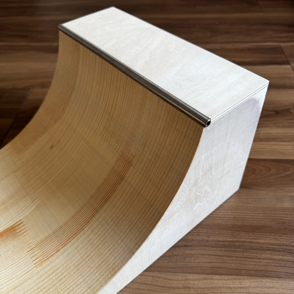 BLANK - Halfpipe Fingerboard Obstacle