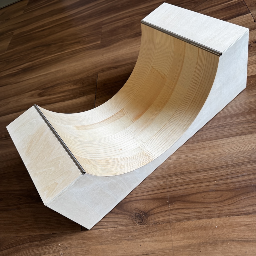 BLANK - Halfpipe Fingerboard Obstacle