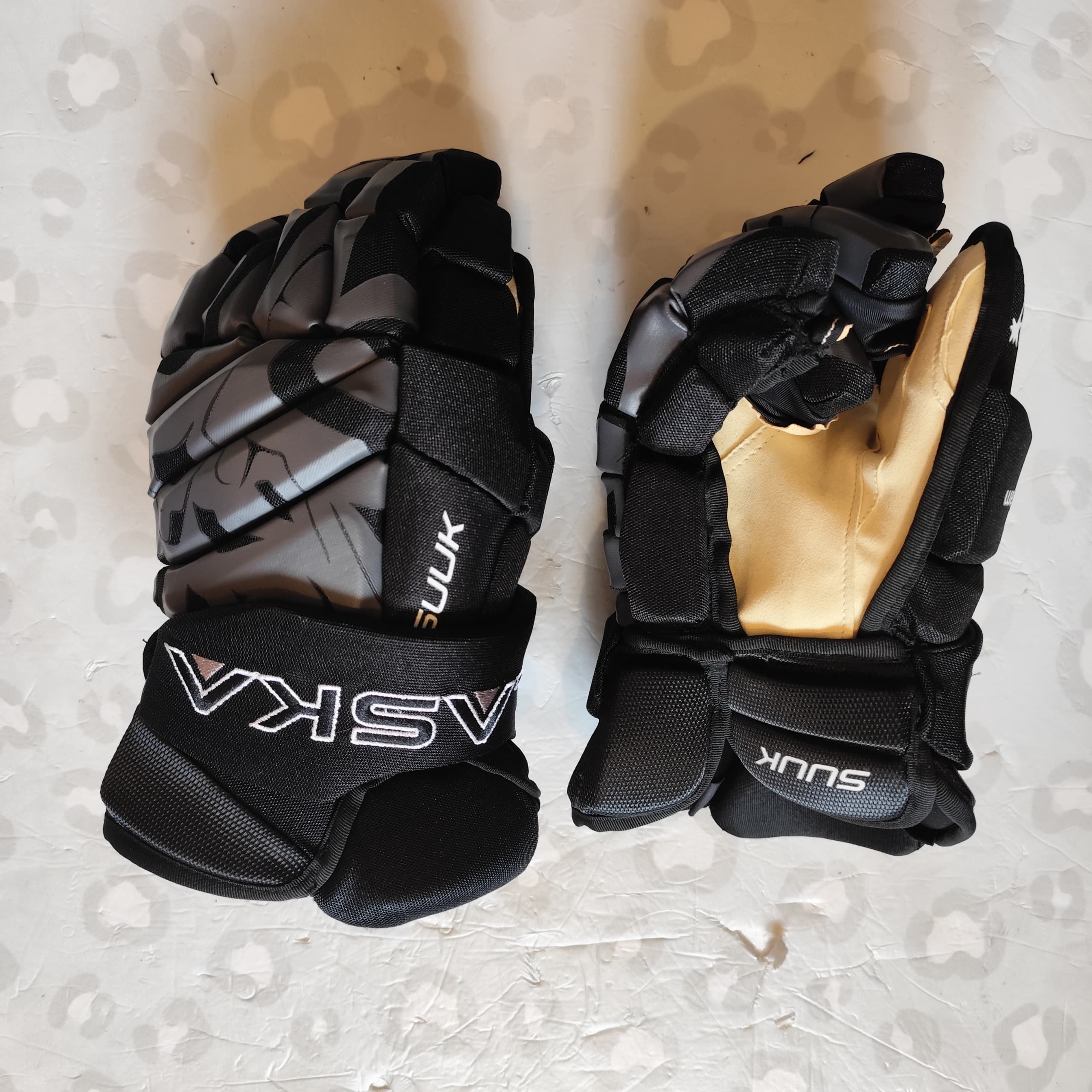 ALASKA - Black Roller / Ice Hockey Gloves