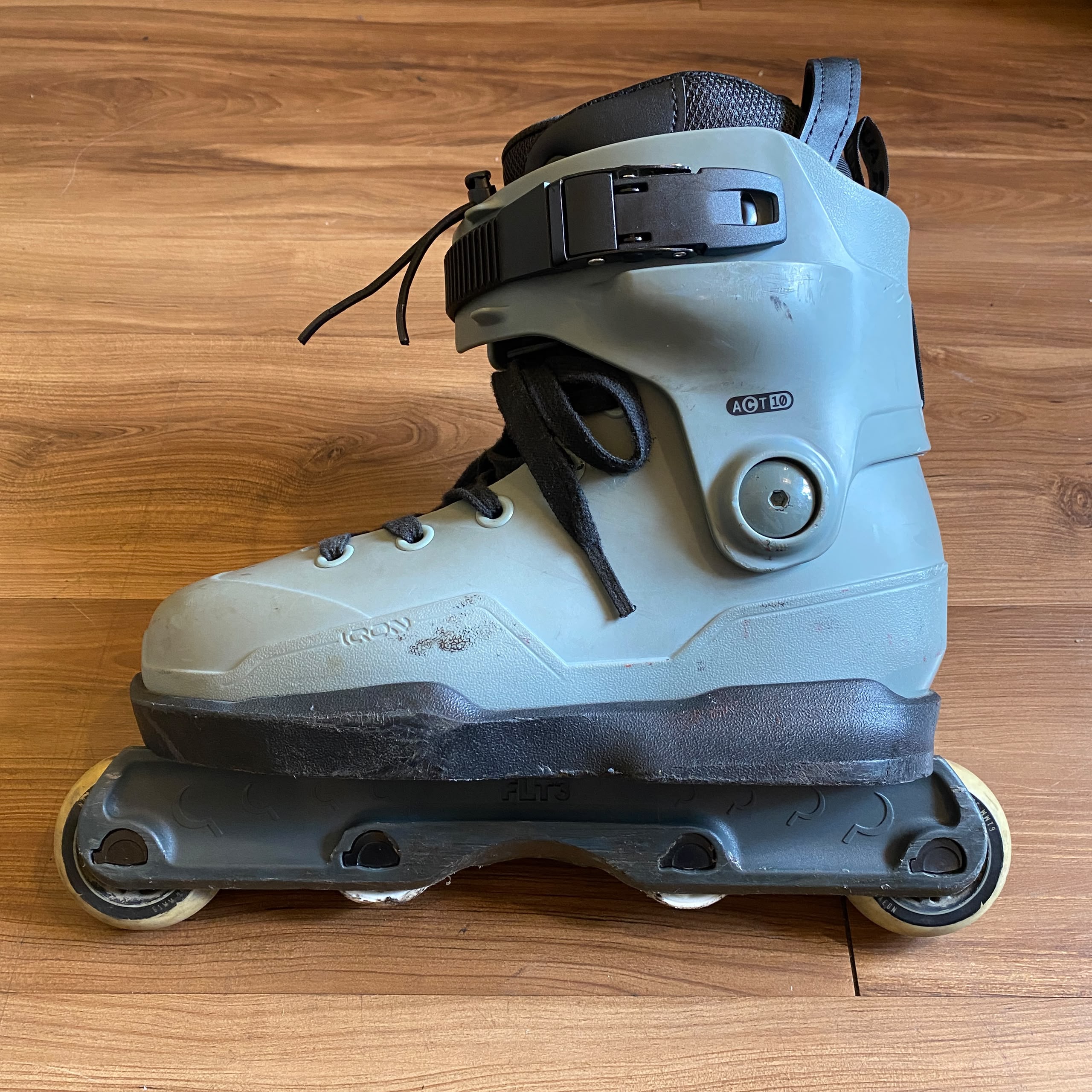 IQON - ACT Grey Aggressive Inline Skates (EU39-40 / USED)