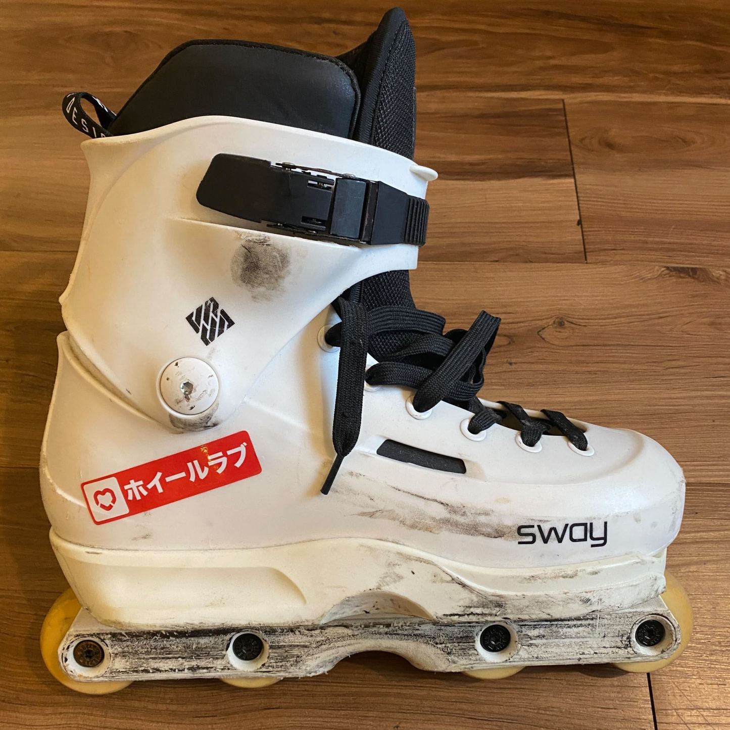 USD - Sway White 57 Aggressive Inline Skates (EU43-44 / USED)