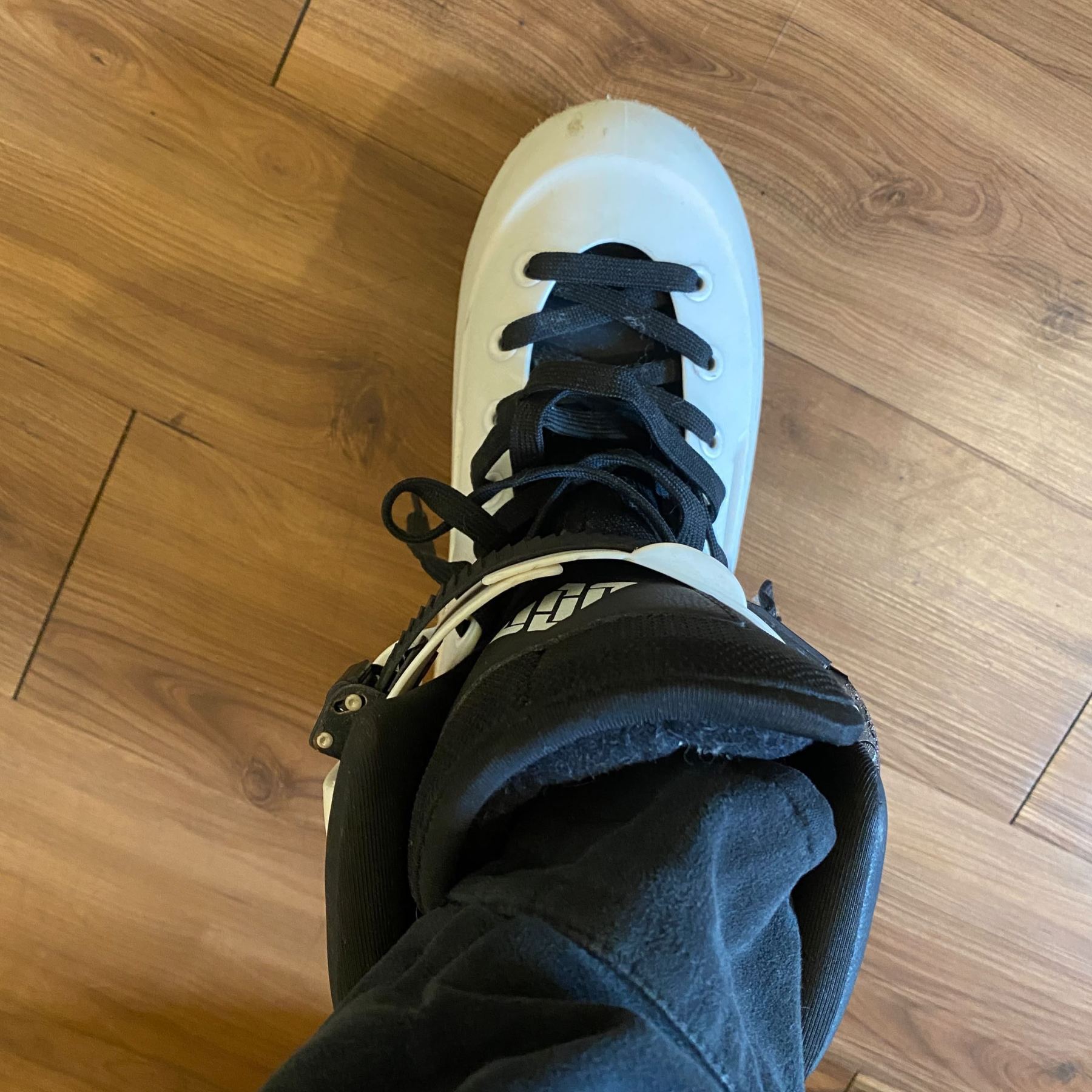 USD - Sway White 57 Aggressive Inline Skates (EU43-44 / USED)