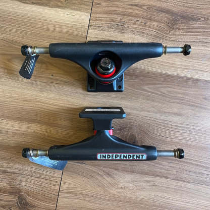 INDEPENDENT - Stage 11 (Bar Flat Black Silver / Standard) Skateboard Trucks