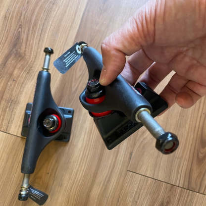 INDEPENDENT - Stage 11 (Bar Flat Black Silver / Standard) Skateboard Trucks