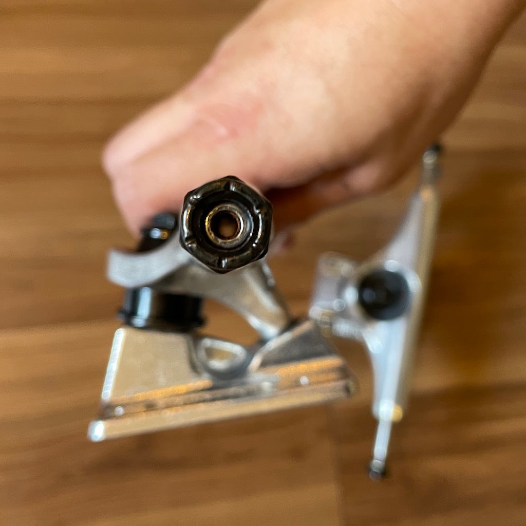 INDEPENDENT - Stage 11 Forged Hollow (Reynolds Block Silver / Mid) Skateboard Trucks