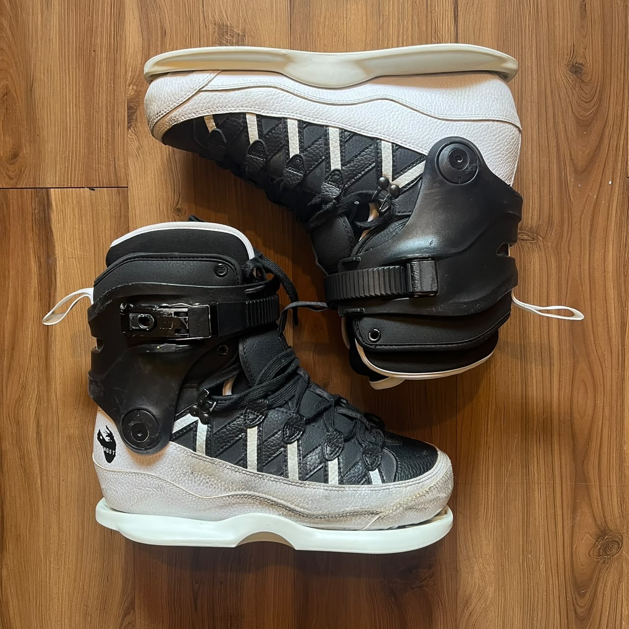 IQON - AG15 Montre Black/White Aggressive Inline Skate Boots (EU44 / USED)