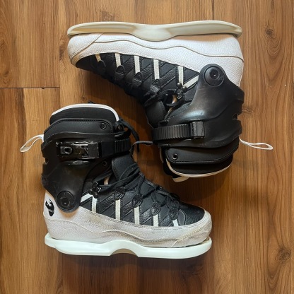 IQON - AG15 Montre Black/White Aggressive Inline Skate Boots (EU44 / USED)