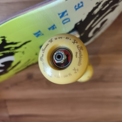 MADNESS - Side Eye Blend Super Sap R7 8.5" Complete Skateboard (Independent + Shake Junt + Chaya Promo Deal!)