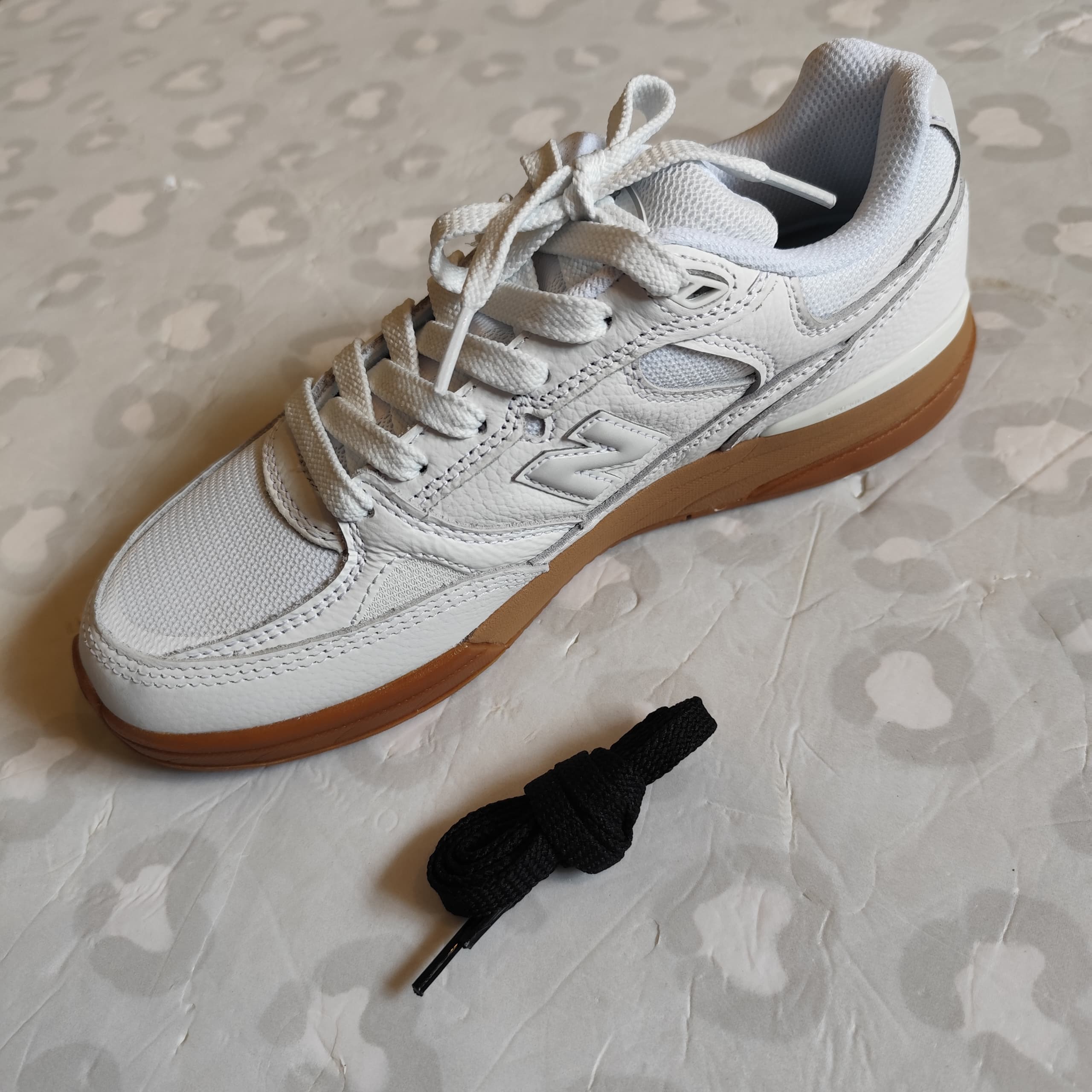 NB NUMERIC - Andrew Reynolds 933 (WWB White / Gum) Skate Shoes