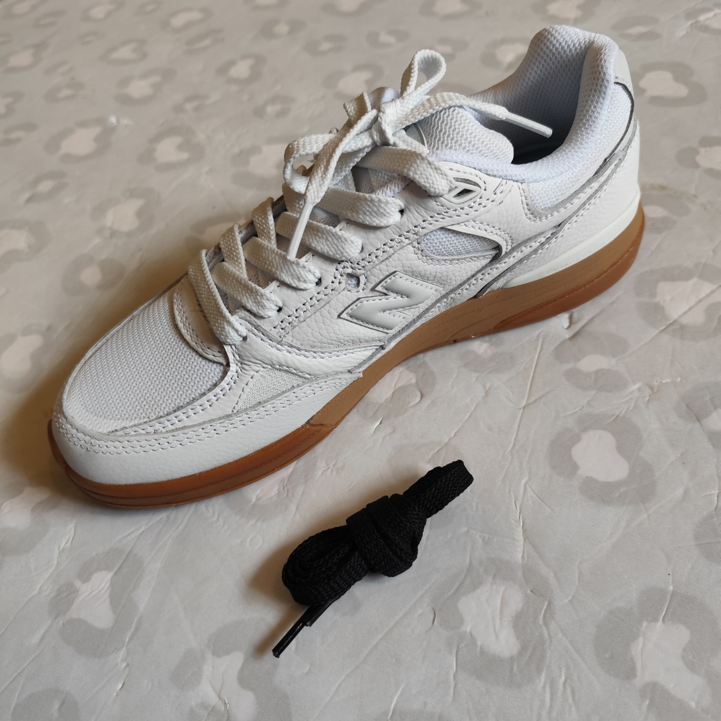 NB NUMERIC - Andrew Reynolds 933 (WWB White / Gum) Skate Shoes