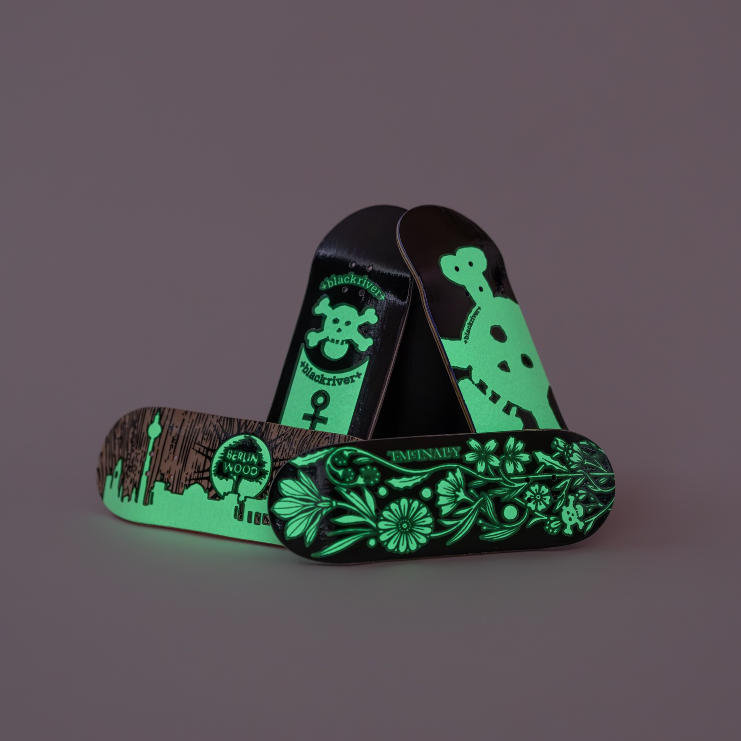 BLACKRIVER - New Skull Glow In The Dark 5-ply 33.3mm Medium Concave Fingerboard Deck