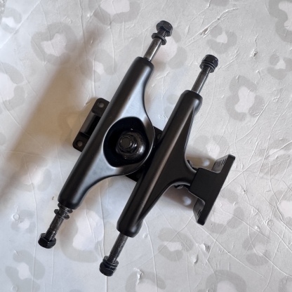 NOMAD - Black 5.0" Skateboard Trucks