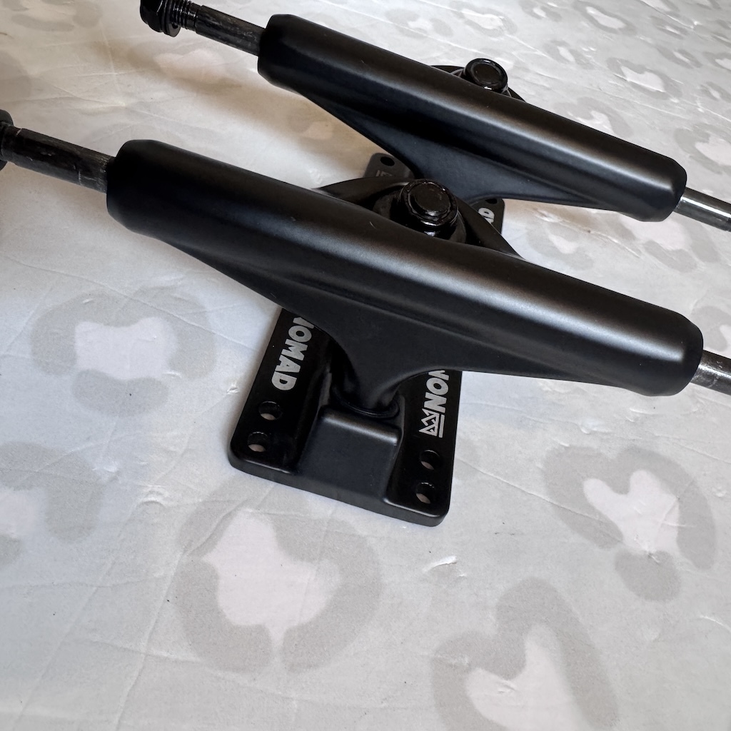 NOMAD - Black 5.0" Skateboard Trucks