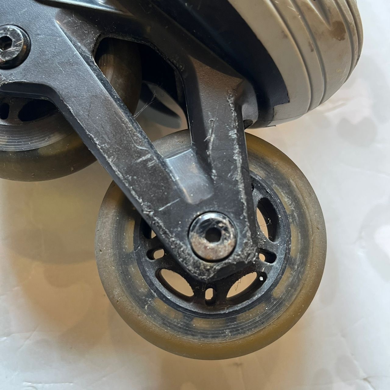 OXELO - Kids Adjustable Inline Skates (EU32-35 / USED)