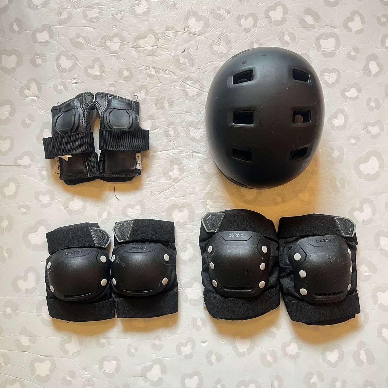 OXELO - Helmet & Protective Padset (Small / USED)