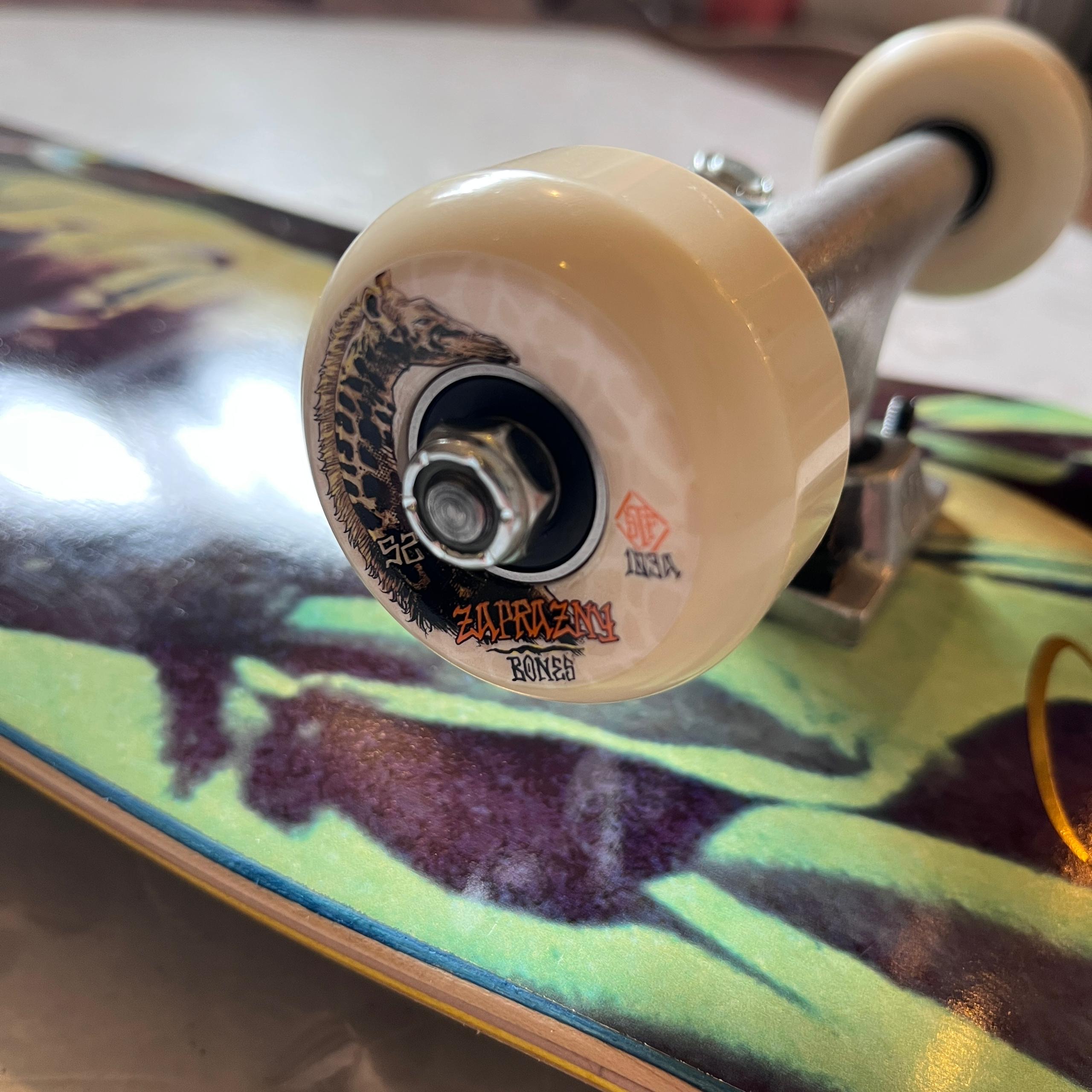 PRIMITIVE - Bob Marley Stand Up 8.125" Complete Skateboard (Premium Ruckus + Bones Promo