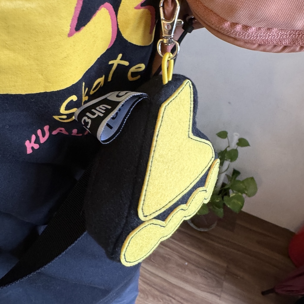WHEEL LOVE - Yellow Antirocker Plushie Keychain