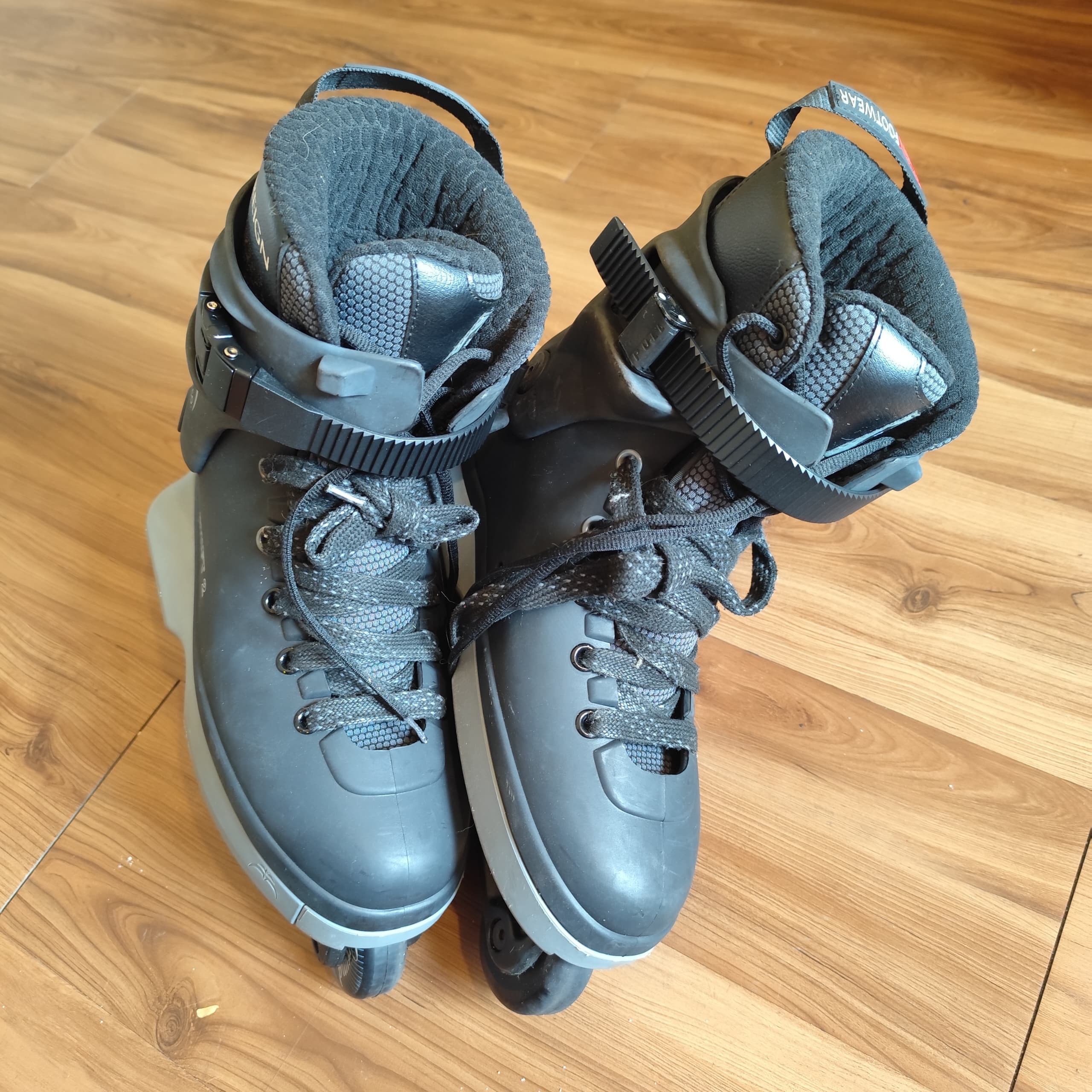 RAZORS - Black Shift Aggressive Inline Skates (USED / US8) 