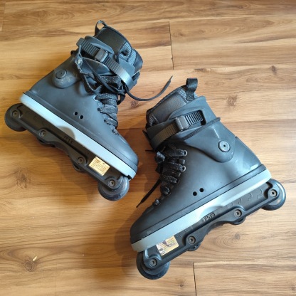 RAZORS - Black Shift Aggressive Inline Skates (USED / US8) 