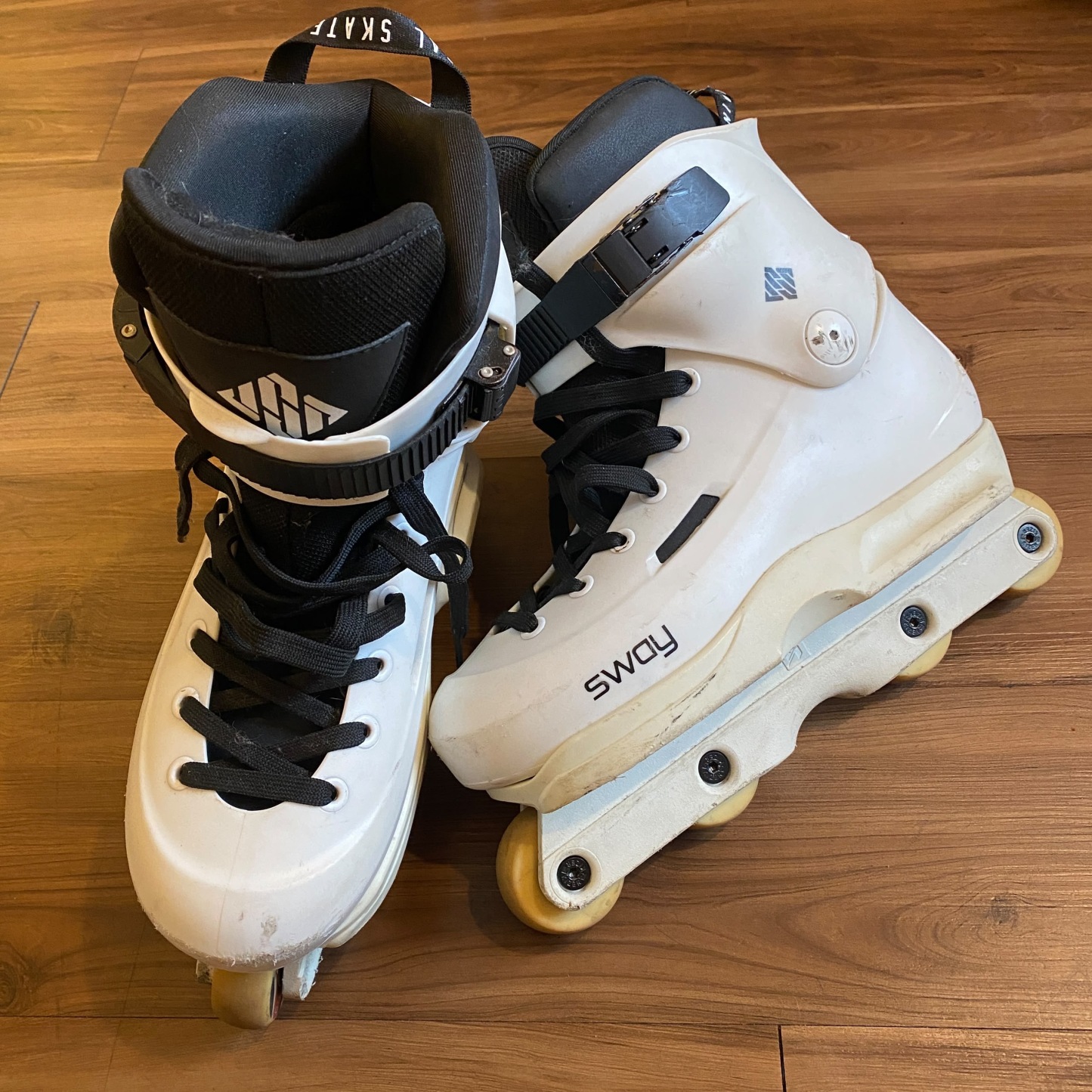 USD - Sway White 57 Aggressive Inline Skates (EU43-44 / USED)
