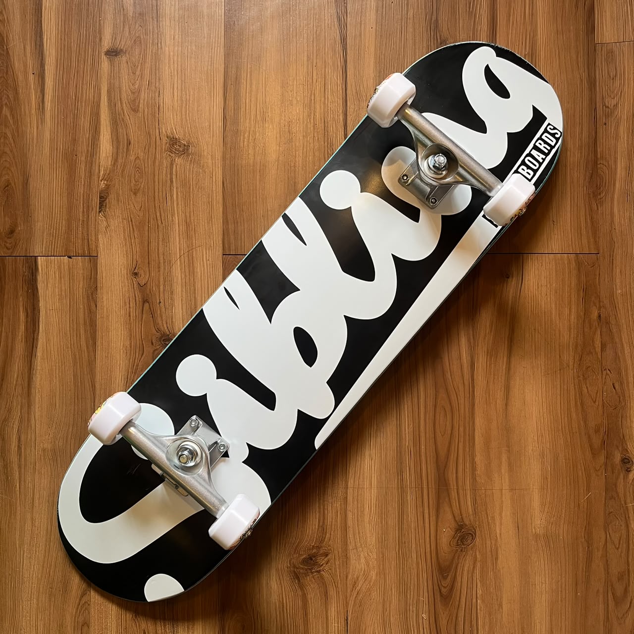 SIBLING - Script 8.25" Complete Skateboard