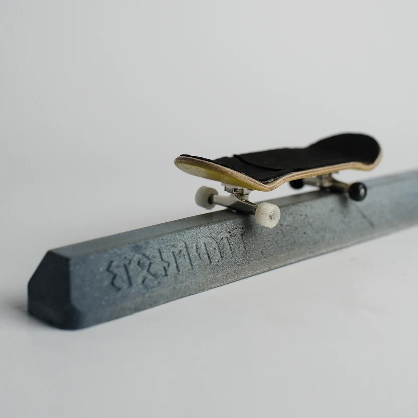 STONCUTT - Slappy (WW) Classic Curb Concrete Fingerboard Obstacle