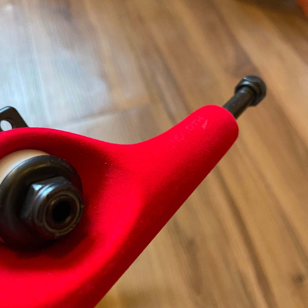 TENSOR - Mag Light Daewon Velvet Red Skateboard Trucks