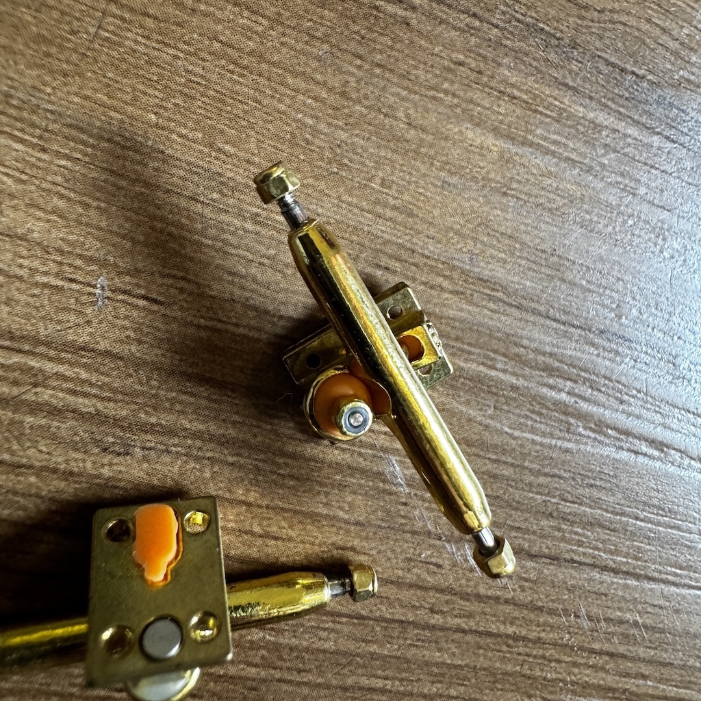 BLANK - BRT 34mm Fingerboard Trucks