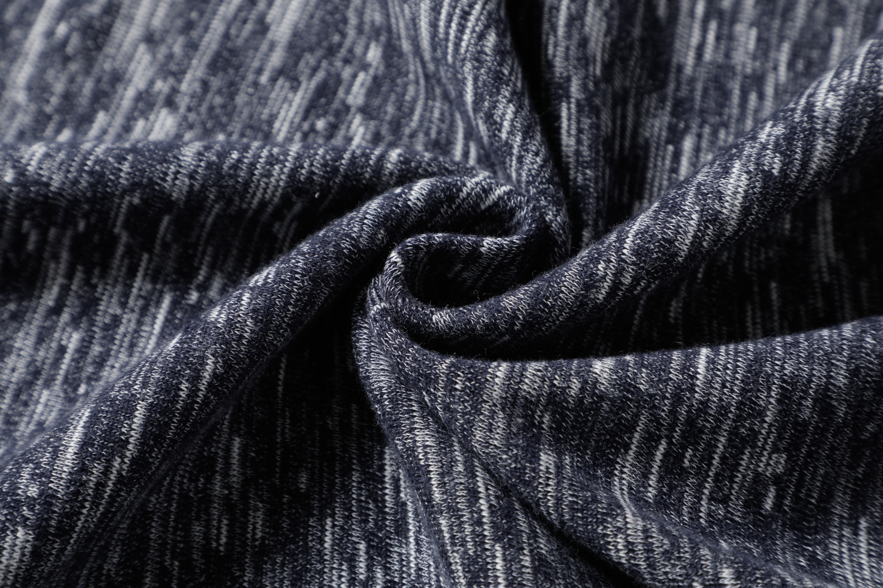 披肩（深灰色/白底）