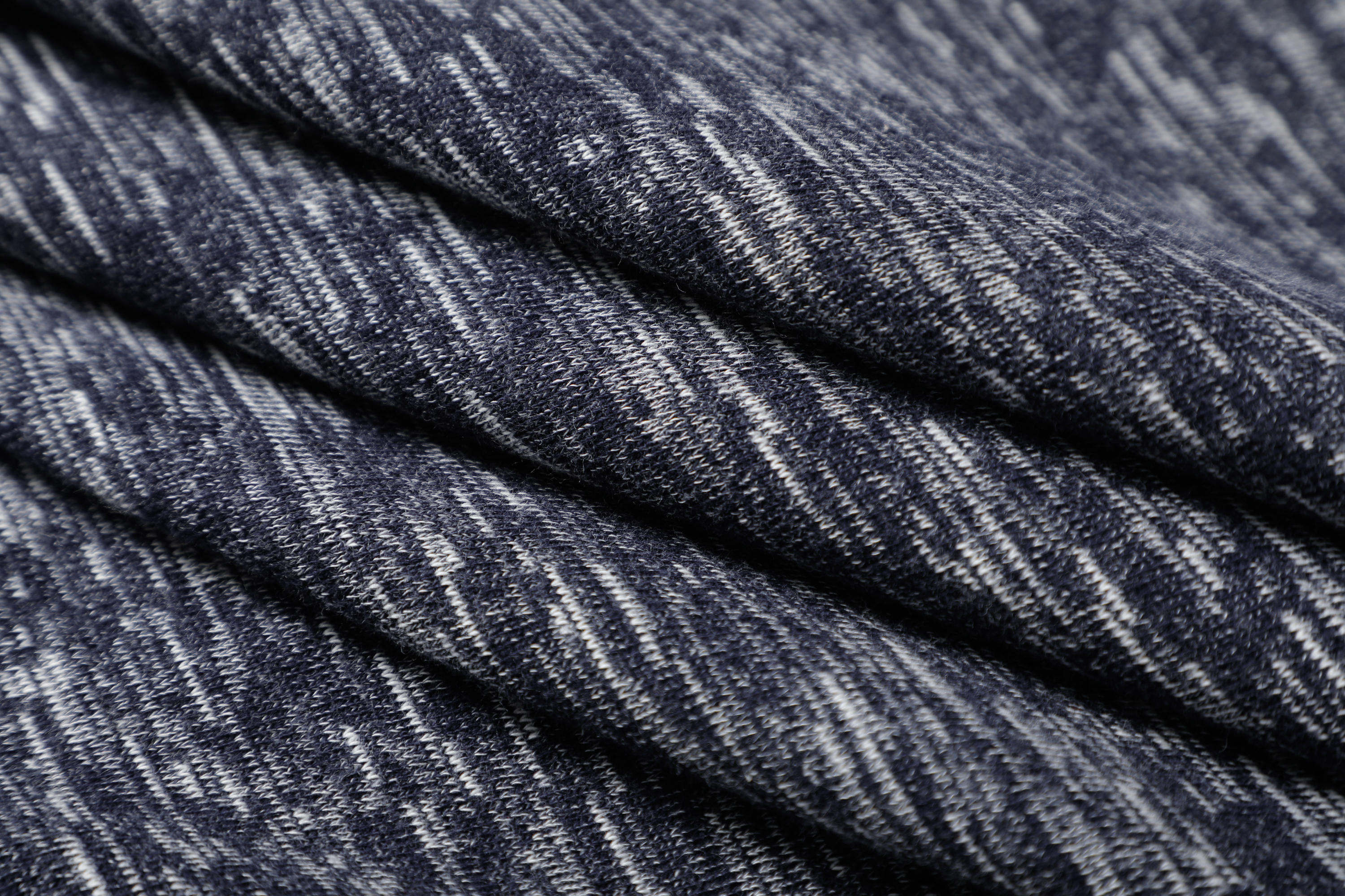 披肩（深灰色/白底）