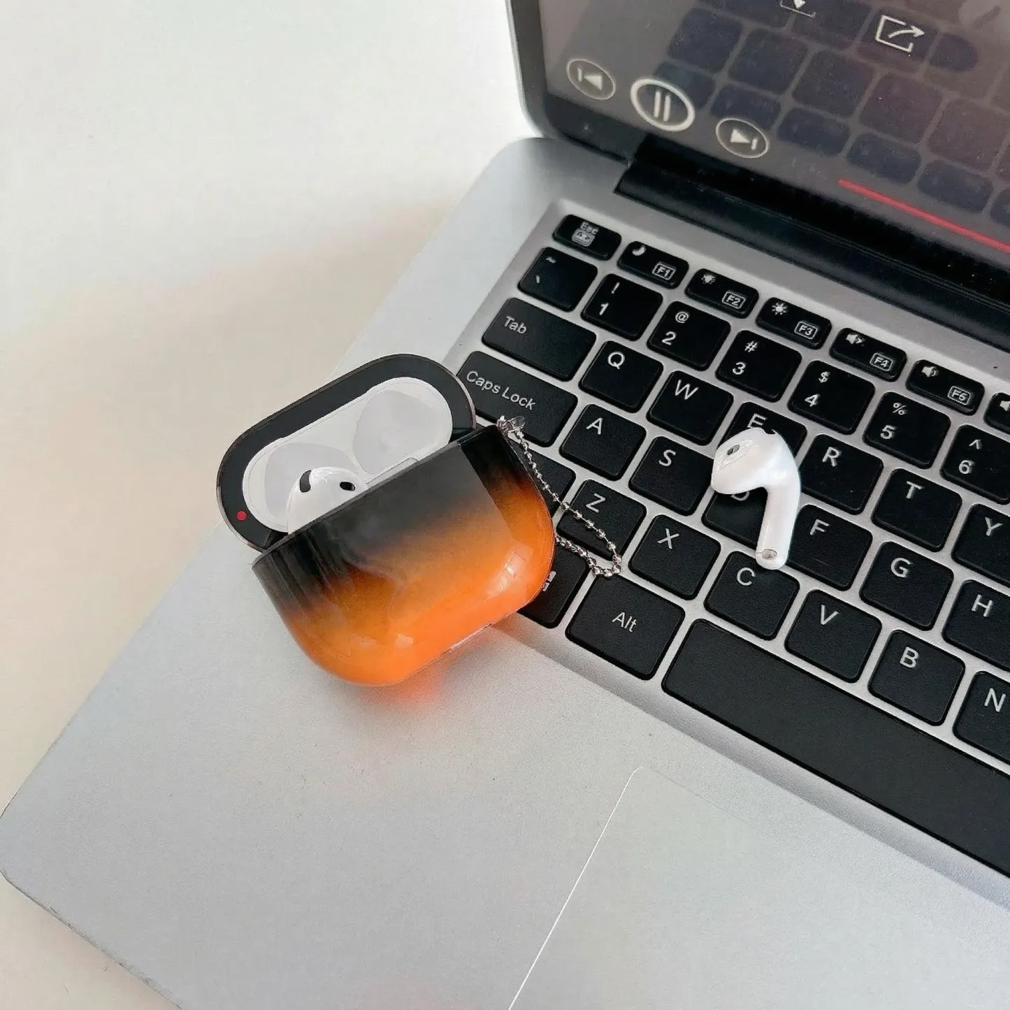 カスタム名液体グリッター AirPods ケース暗闇で光る流砂の輝きかわいい保護カバー AirPods 1 2 3 4 耐衝撃 -
