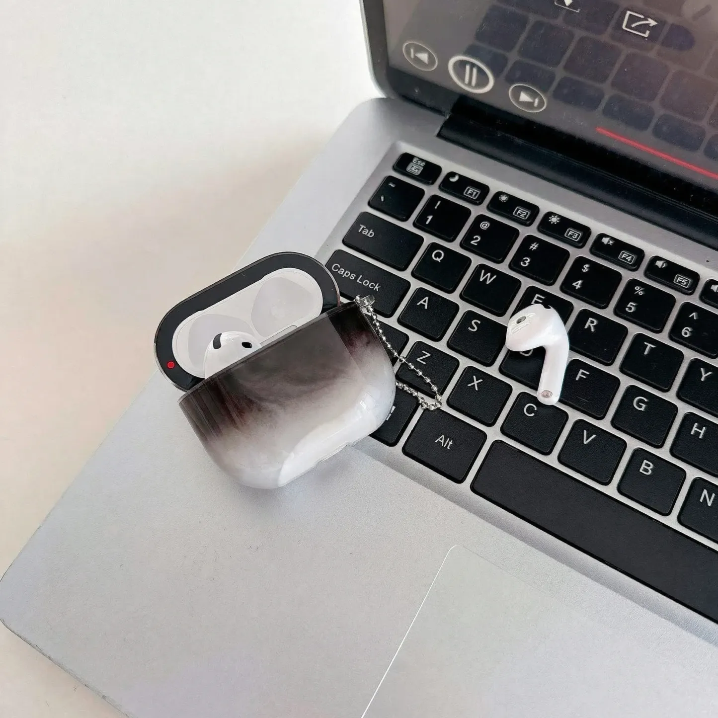 カスタム名液体グリッター AirPods ケース暗闇で光る流砂の輝きかわいい保護カバー AirPods 1 2 3 4 耐衝撃 -