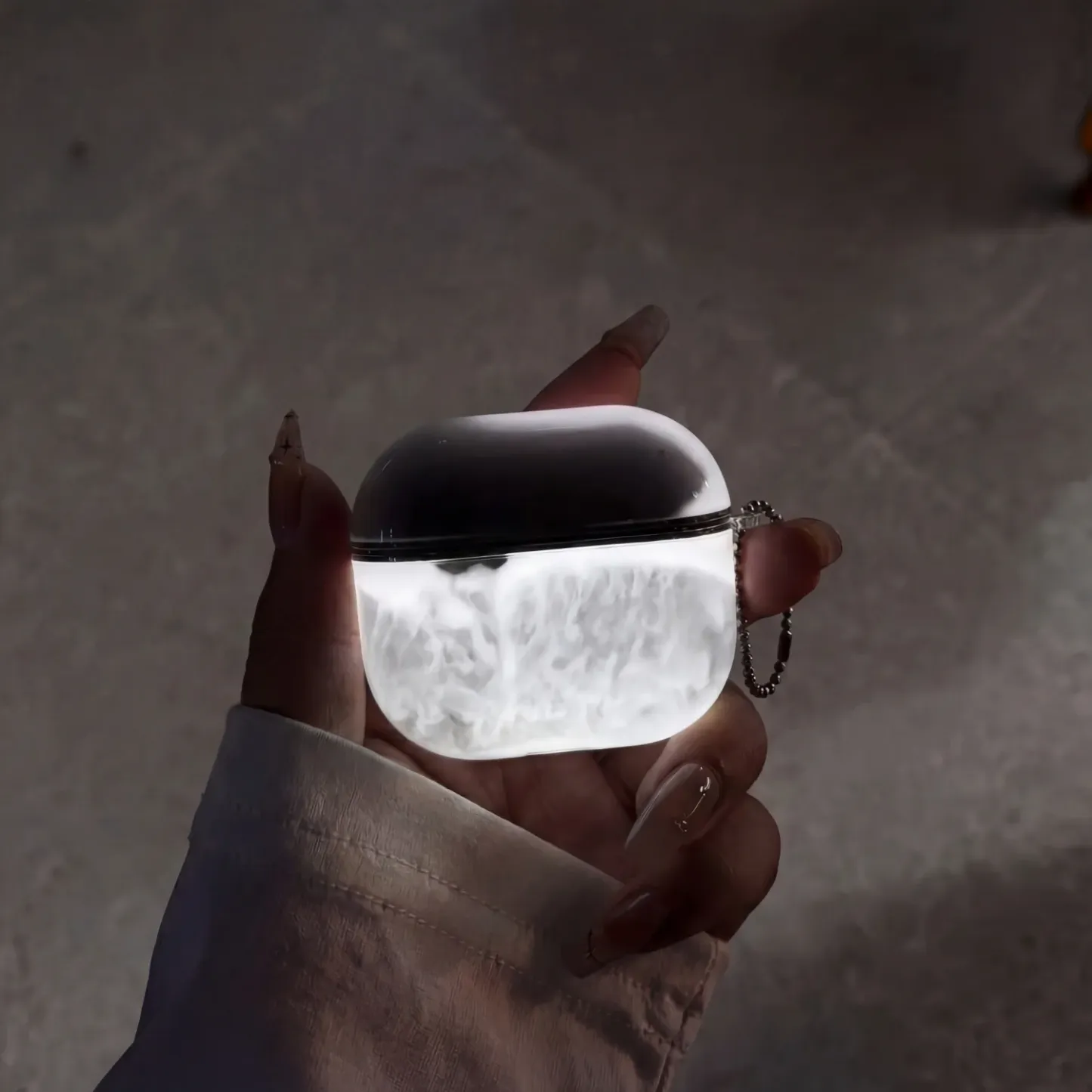 液体グリッター入りairpodsケース 暗闇で光る Airpods 1/2/3/4対応 流砂スパークル保護カバー 耐衝撃 かわいいケース