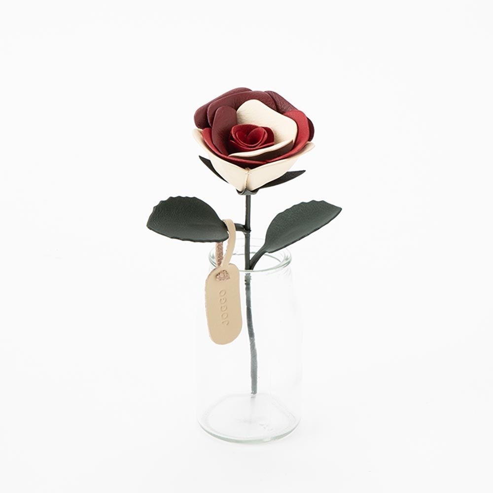 カスタムレザーローズ 名前入り 愛する人への永遠の贈り物