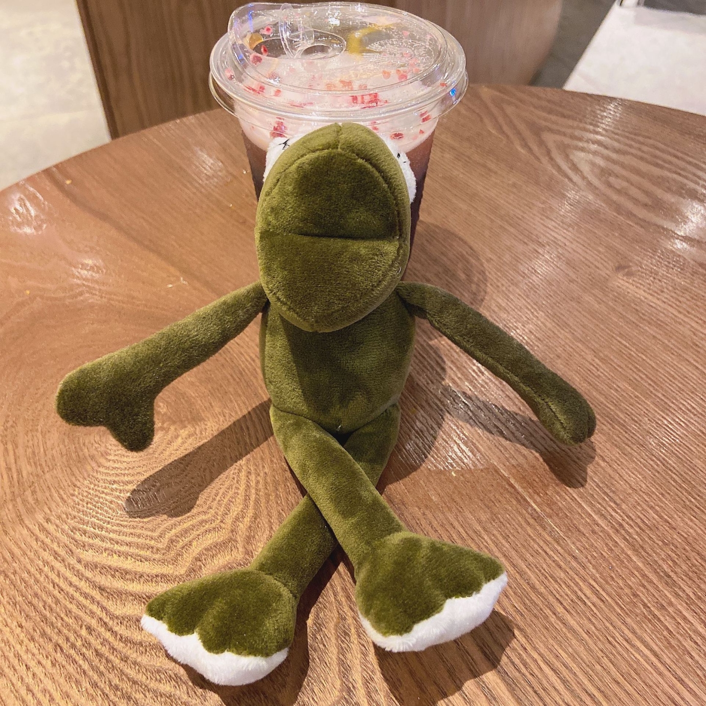 かわいい長い脚のカエルのぬいぐるみキーホルダーバックパックペンダント面白いかわいい漫画バッグチャーム人形