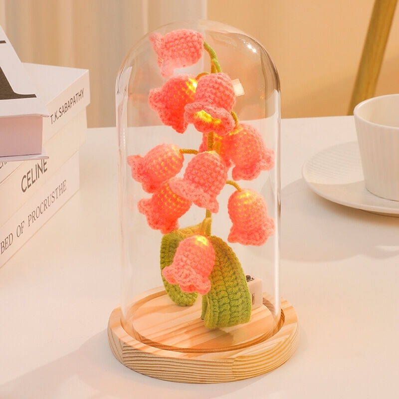 手作りのかぎ針編みのスズランの花のナイトライトオーナメント(ホームデコレーション用)