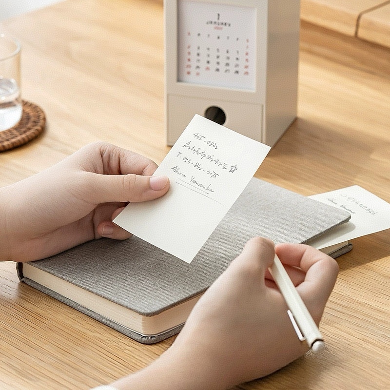 2026 クリエイティブ ペンホルダー カレンダー デスクオーガナイザー スタイリッシュ デスクトップカレンダー 8*8*13cm - 