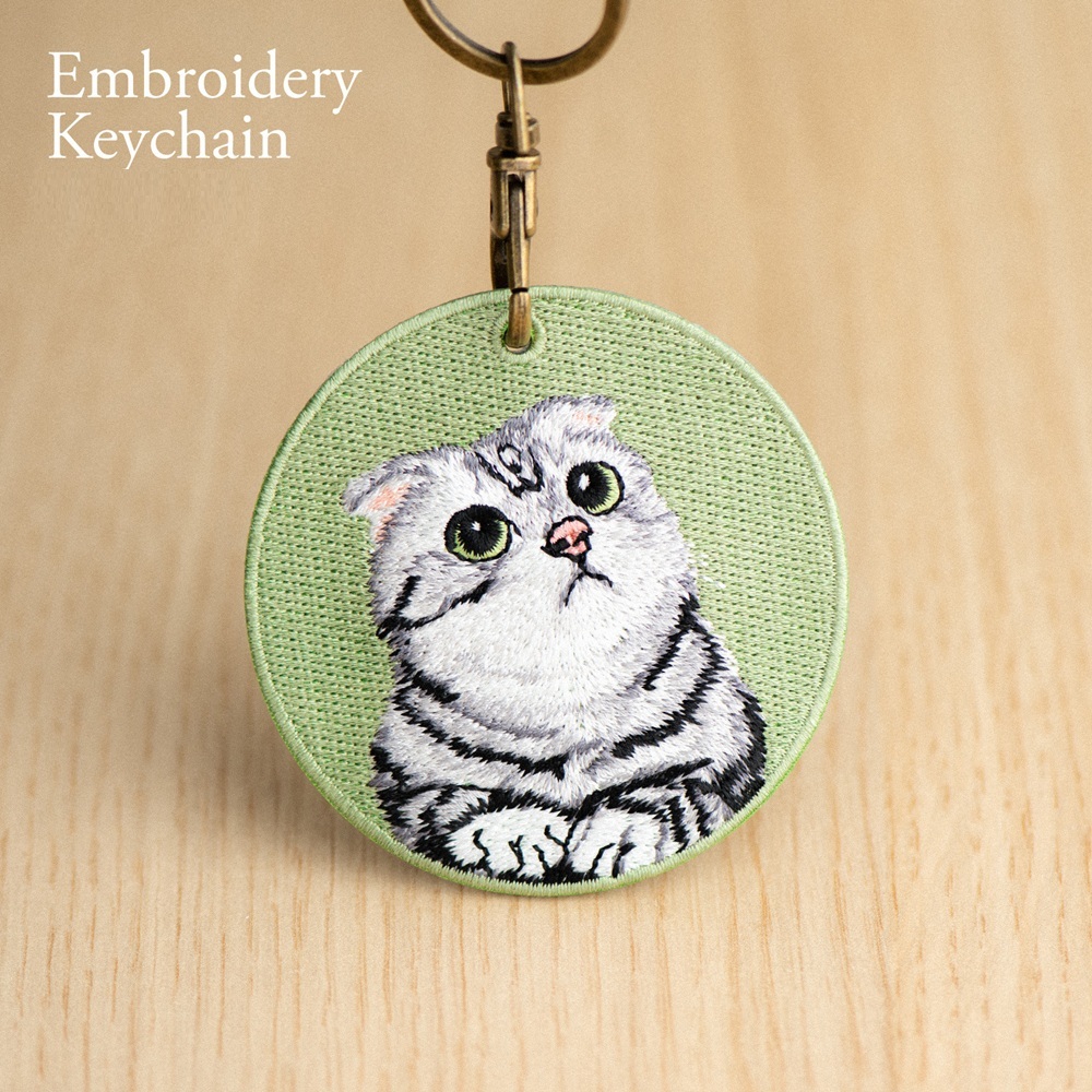 刺繍入り猫キーホルダー.リアルな猫種デザイン.猫好きの方にぴったりのかわいい動物キーホルダー. - 