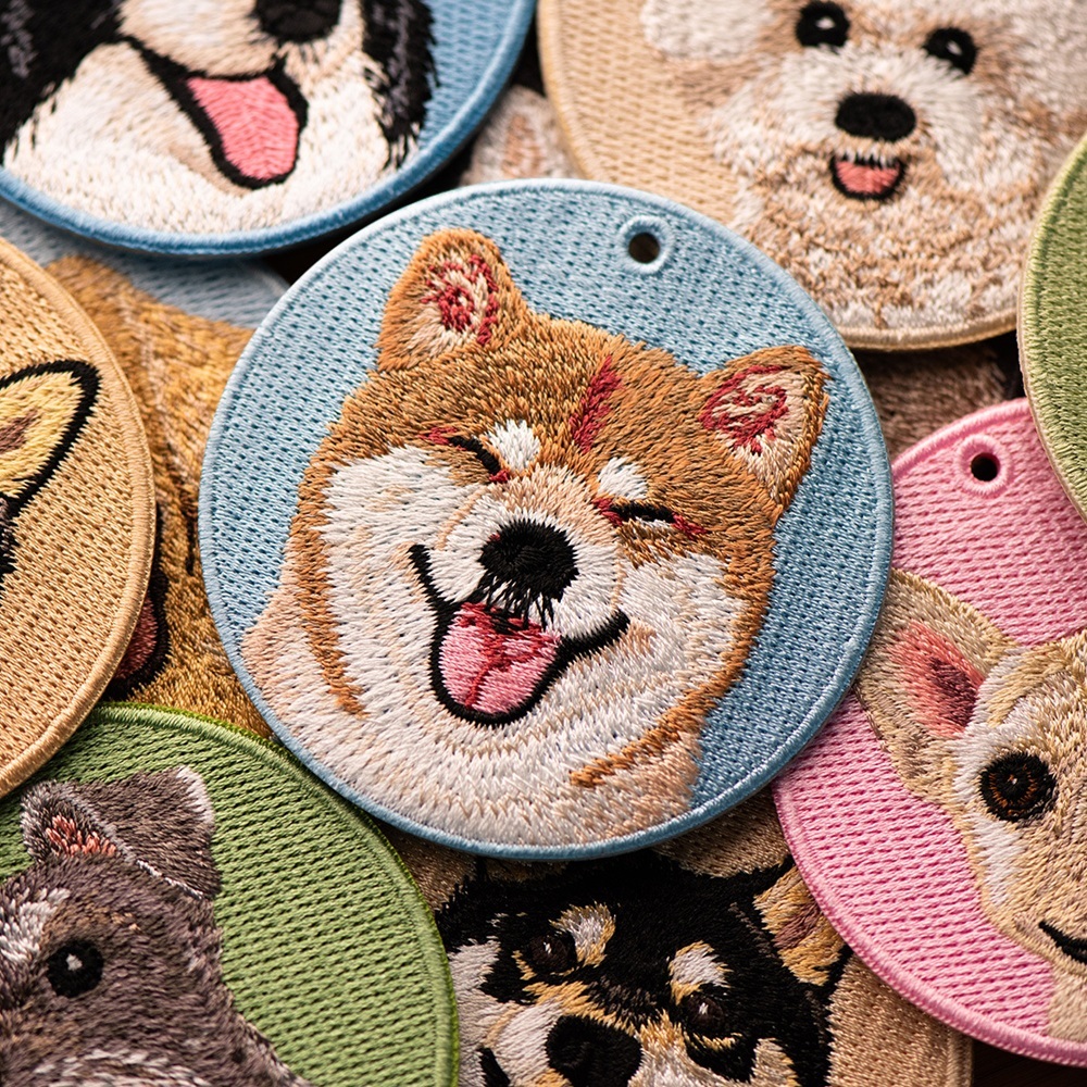 刺繍入り犬キーホルダー.リアルな犬種デザイン.犬好きの方にぴったりのかわいい動物キーホルダー. - 