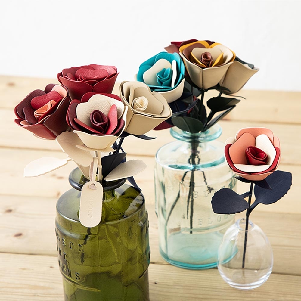 カスタムレザーローズ 名前入り 愛する人への永遠の贈り物