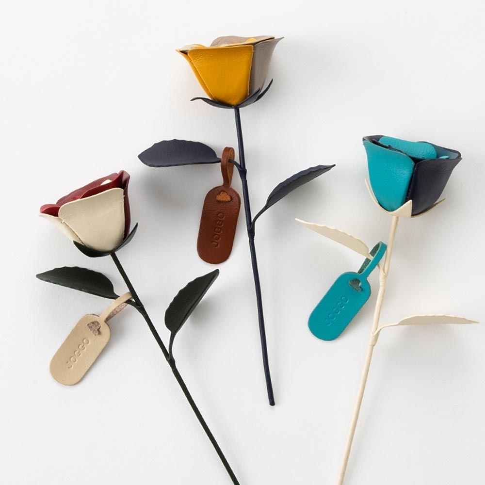 カスタムレザーローズ 名前入り 愛する人への永遠の贈り物