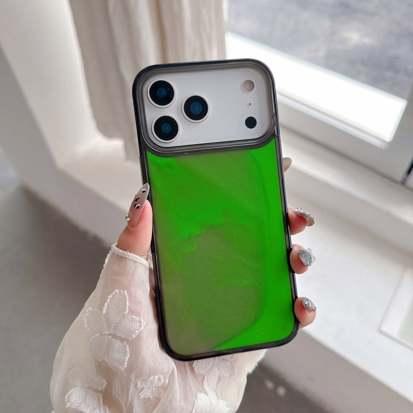 蓄光液体グリッター Iphone 16 Pro Max 17 Pro Max ケース 暗闇で光る流れる砂のような輝き 耐衝撃 スタイリッシュなスマホカバー - 