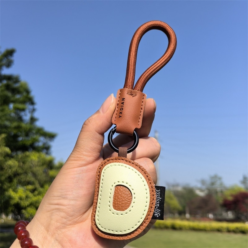 ラッキーアルファベットキーホルダー パーソナライズレターバッグチャーム カップル向け紛失防止キーホルダー