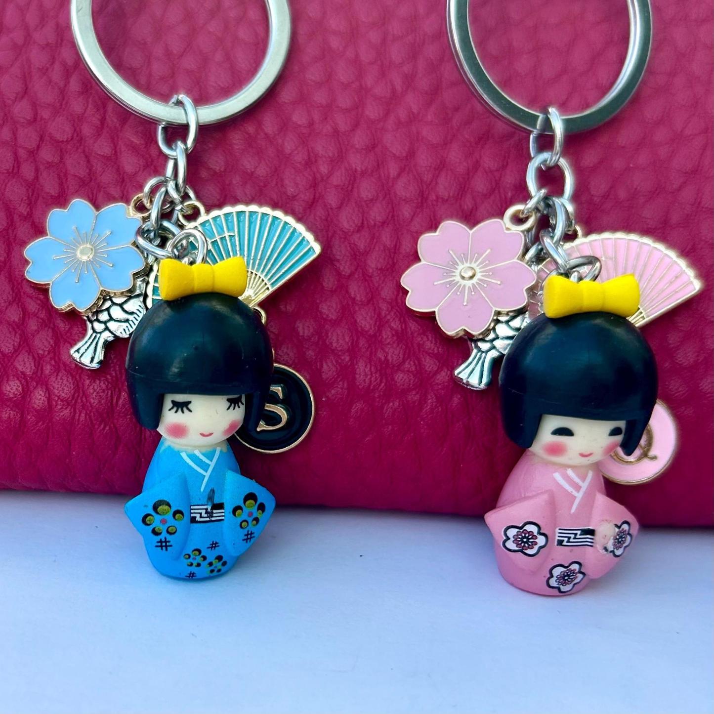 日本の桜こけしキーホルダー芸者人形チャーム桜の花付きイニシャルバッグチャームかわいい日本のギフト