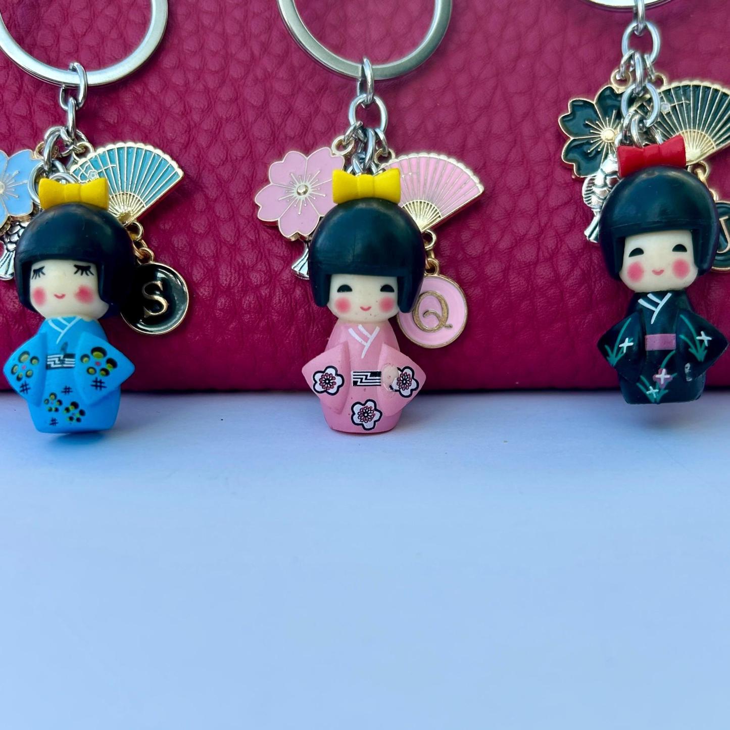 日本の桜こけしキーホルダー芸者人形チャーム桜の花付きイニシャルバッグチャームかわいい日本のギフト