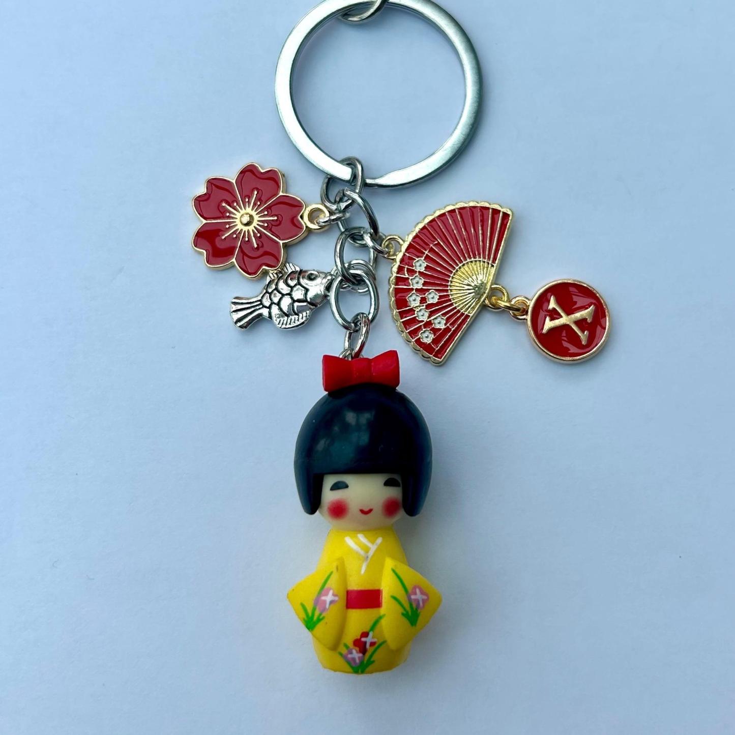 日本の桜こけしキーホルダー芸者人形チャーム桜の花付きイニシャルバッグチャームかわいい日本のギフト