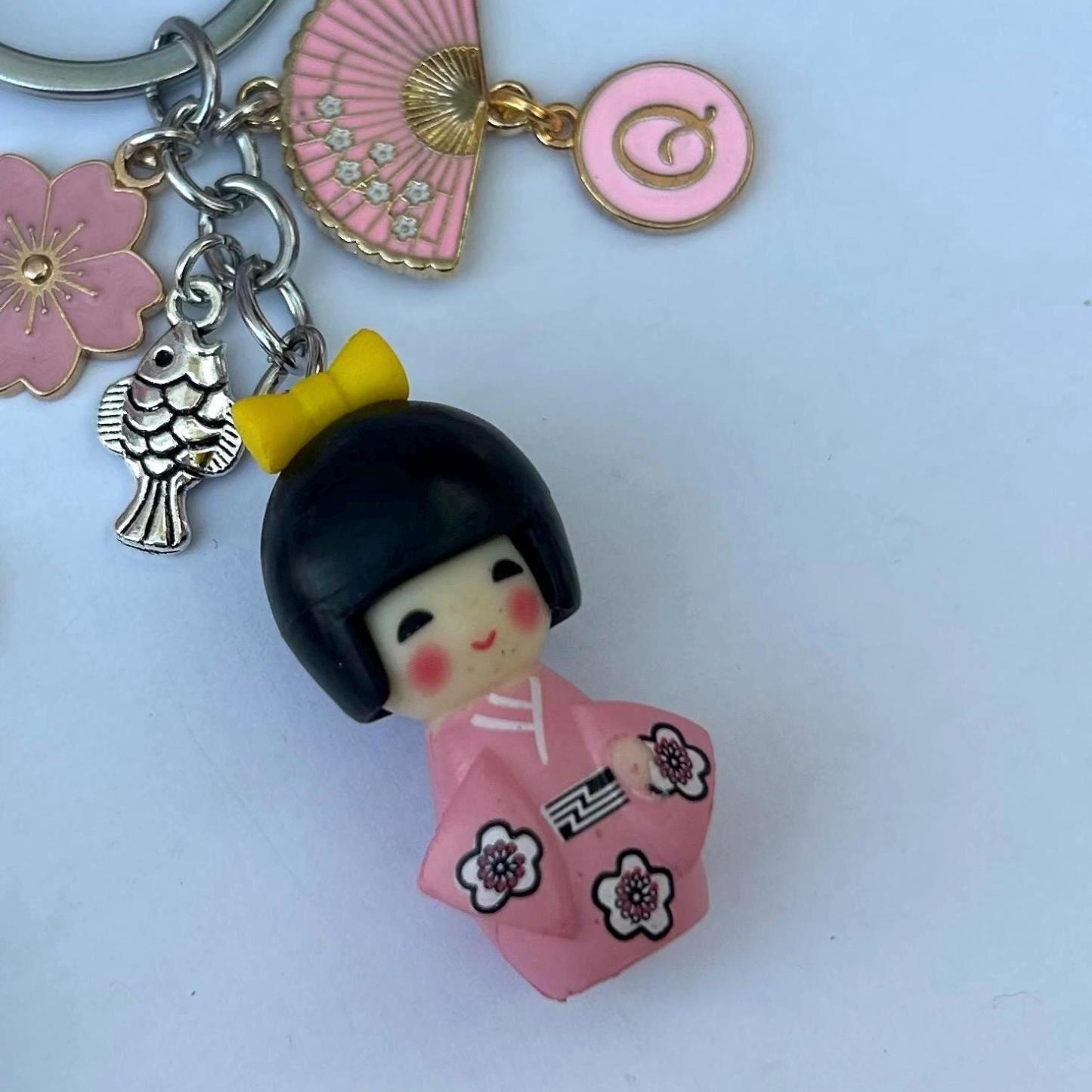 日本の桜こけしキーホルダー芸者人形チャーム桜の花付きイニシャルバッグチャームかわいい日本のギフト
