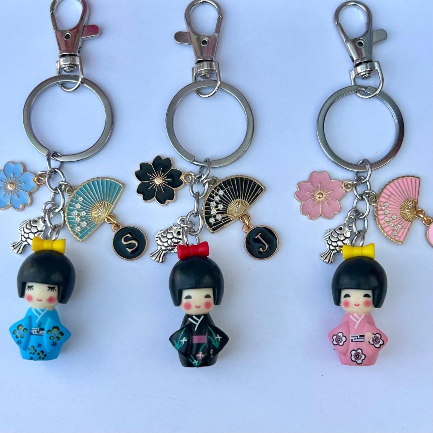 日本の桜こけしキーホルダー芸者人形チャーム桜の花付きイニシャルバッグチャームかわいい日本のギフト