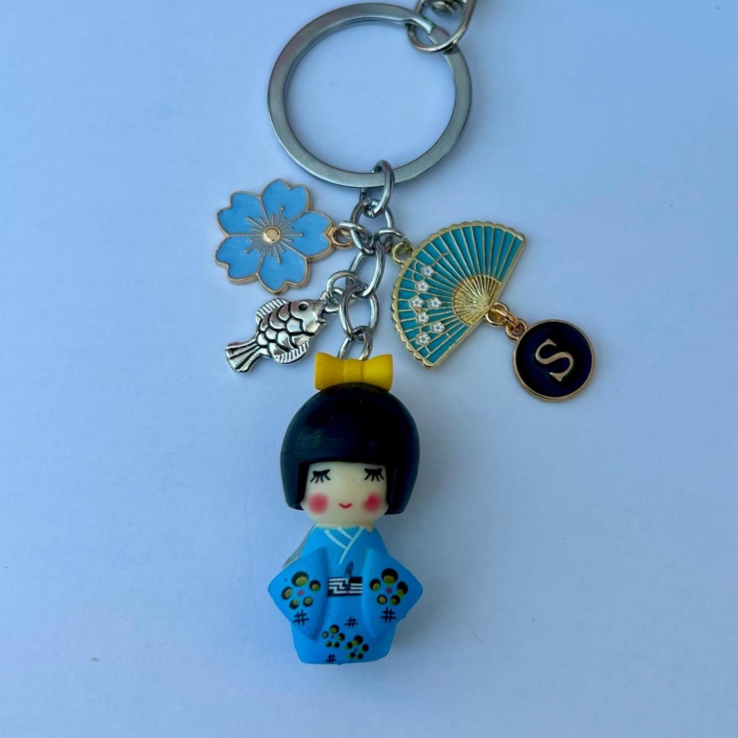 日本の桜こけしキーホルダー芸者人形チャーム桜の花付きイニシャルバッグチャームかわいい日本のギフト